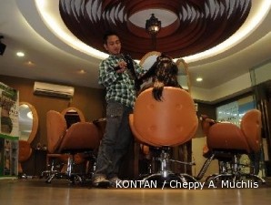 Rudy Hadisuwarno mengawinkan salon dan klinik kesehatan