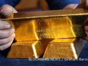 Spekulasi pengetatan kebijakan moneter AS dan Eropa buat harga emas melorot lagi