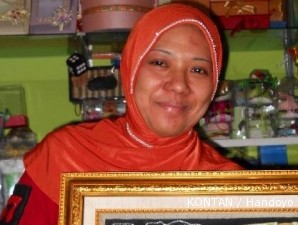 Nunung merambah bisnis kardus suvenir (2)
