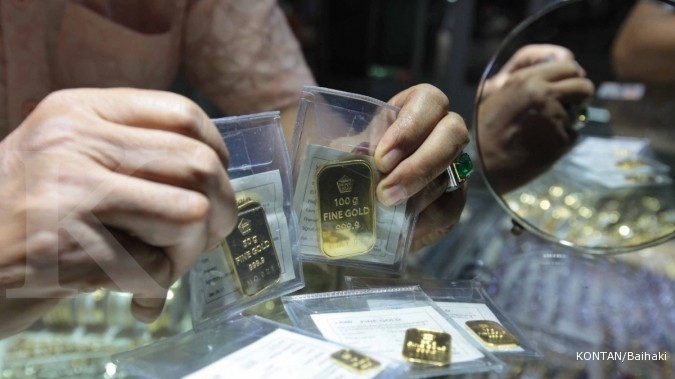 Harga emas Antam hari ini turun Rp 2.000 per gram