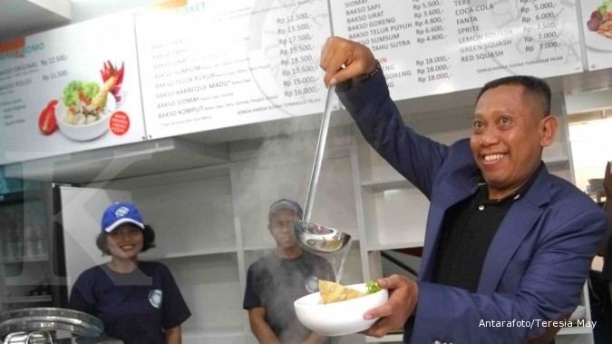 Mencicipi usaha bakso racikan Tukul Arwana