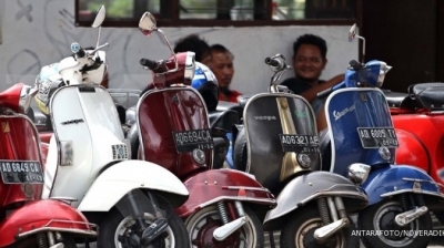 Yogyakarta diserbu ribuan penggemar Vespa Yogyakarta diserbu ribuan penggemar Vespa