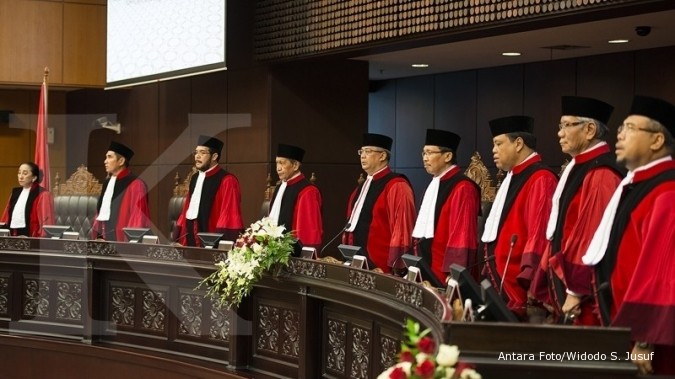 Presiden harus jelaskan soal 2 versi Perppu MK