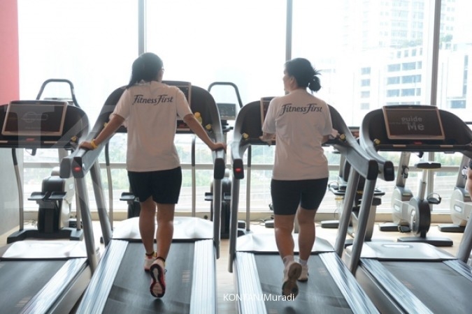 Mana lebih bagus, olah raga di ruangan atau gym? Mana lebih bagus, olah raga di ruangan atau gym?