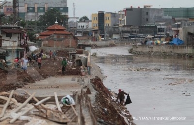 Djarot to publicly shame river polluters Djarot to publicly shame river polluters