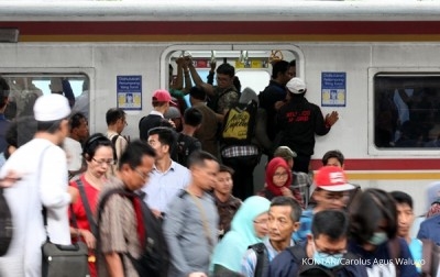 Aksi 55, kereta api berhenti di Jatinegara Aksi 55, kereta api berhenti di Jatinegara