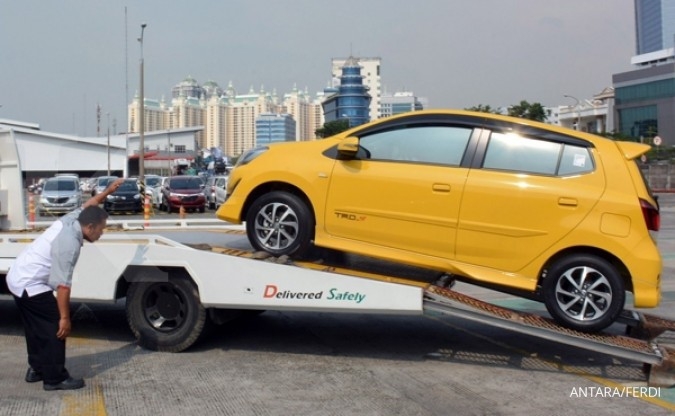 Pasar mobil ngegas, pasar motor ngerem Pasar mobil ngegas, pasar motor ngerem