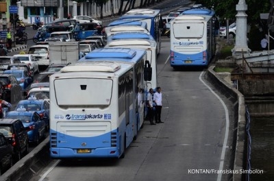 Direksi Transjakarta turun gunung layani penumpang Direksi Transjakarta turun gunung layani penumpang