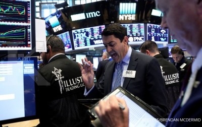 Wall Street masih terseret konflik Wall Street masih terseret konflik