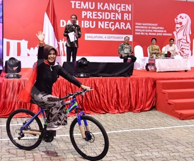 Jokowi tak lupa bagi-bagi sepeda di Singapura Jokowi tak lupa bagi-bagi sepeda di Singapura