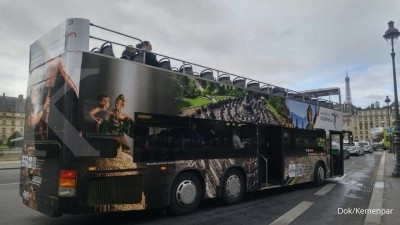 Wow, ada 16 bus Wonderful Indonesia keliling Paris Wow, ada 16 bus Wonderful Indonesia keliling Paris