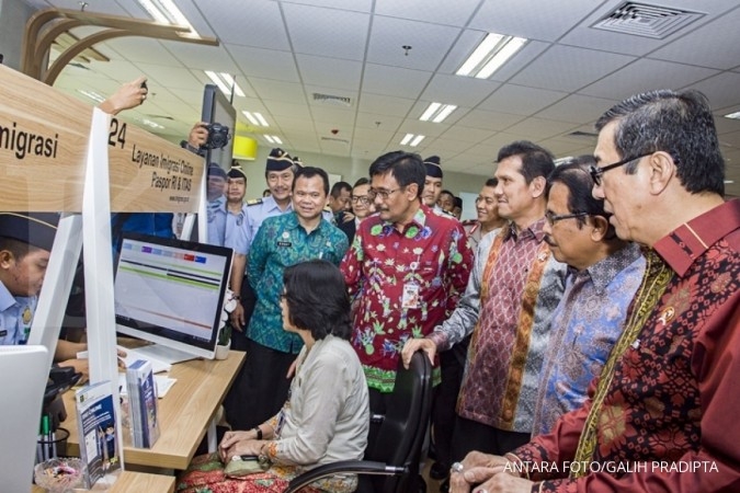 Saat Menteri Asman baca garis tangan peserta CPNS Saat Menteri Asman baca garis tangan peserta CPNS