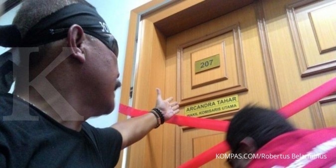 Buruh Pertamina segel ruang kerja Arcandra dkk