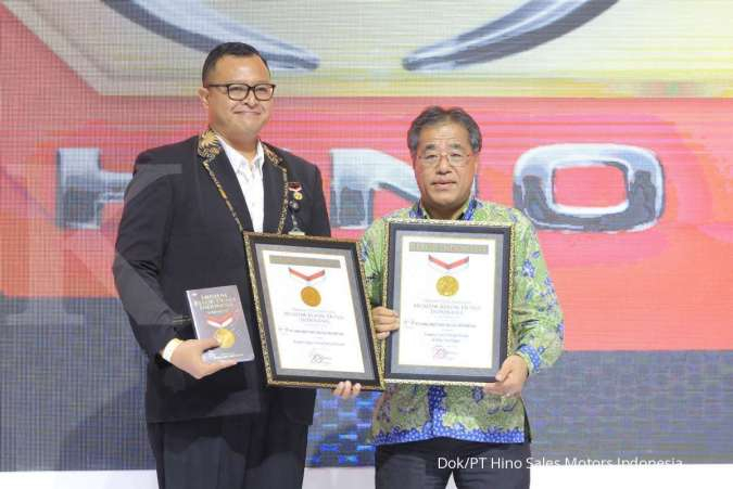 Hino Raih 2 Rekor MURI dari Hino Dutro Safety Driving Competition