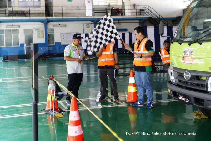 Hino Peduli Akan Keselamatan Dalam Berkendara