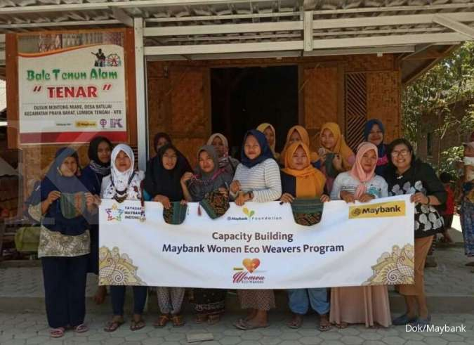 Maybank Laksanakan Program Training Pengembangan Produk Tenun di Empat Wilayah Indonesia