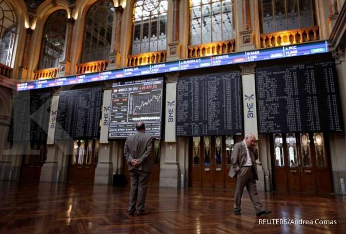 GLOBAL MARKETS-Stocks Mostly Flat but Earnings a Positive, Gold Drops 5%