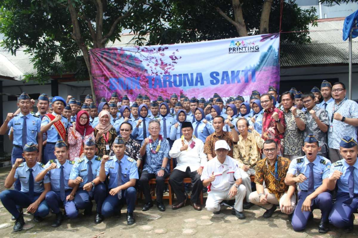 CSR Hino Indonesia, Donasi Alat Peraga Untuk Pengembangan dan Penggunaan Sumber Daya Manusia di Sekolah Menengah Kejurua
