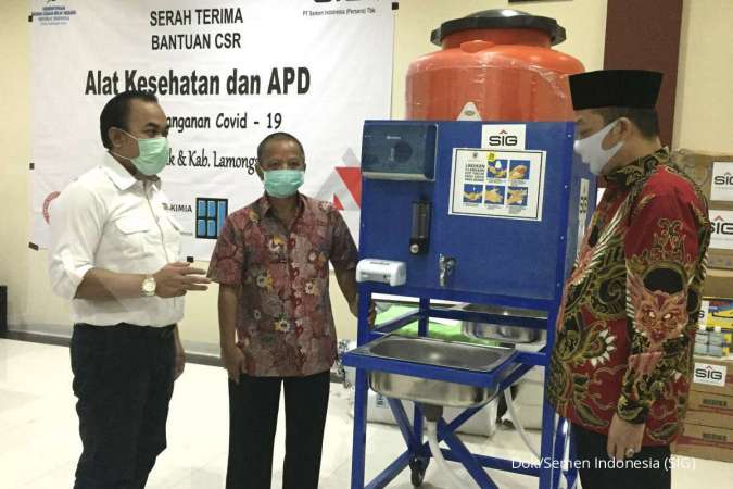 Bantu Tanggulangi Covid-19 di Gresik dan Lamongan, SIG Serahkan Bantuan Alkes dan APD Senilai Rp 750 Juta