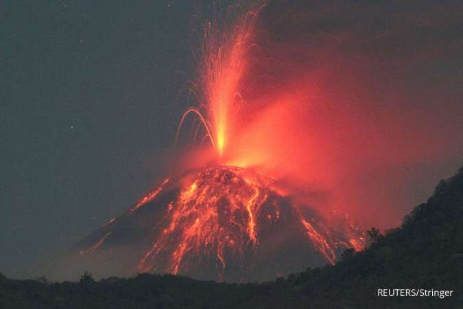 Gunung Lewotobi Laki-Laki Kembali Meletus Sabtu Malam