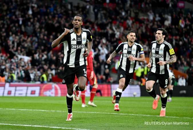 Alexander Isak bersama Newcastle United