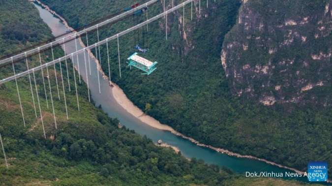 Huajiang Canyon Bridge
