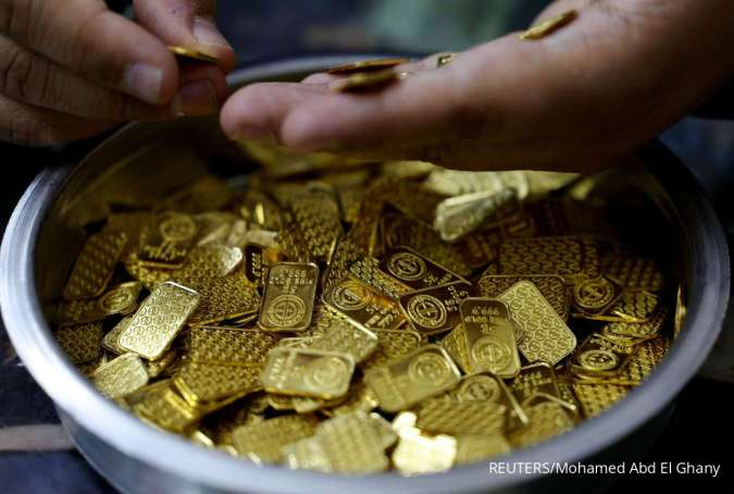 Harga Emas Dunia Berbalik Arah: Dampak Geopolitik dan Suku Bunga.